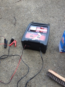 02 - électrolyse - enlever la peinture restauration moto ancienne  chargeur de batterie - matériel nécessaire